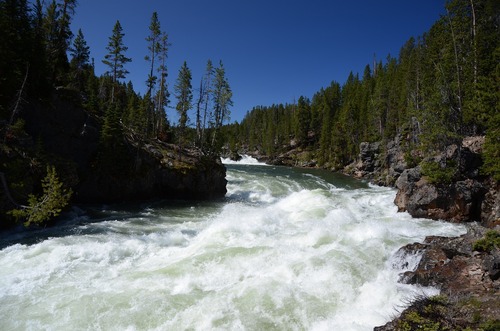 povodne-nenavratne-zmenily-yellowstonsky-narodni-park