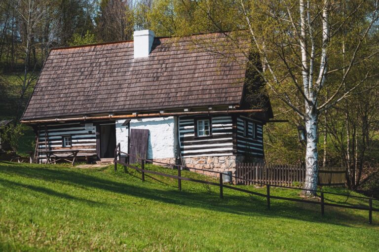 Beautiful,Wooden,Cottage,In,Czech,Republic