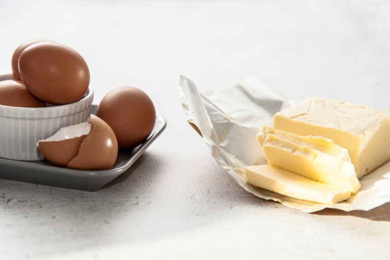 Baking,Cooking,Ingredients:,Eggs,,Egg,Shells,And,On,Light,Grey