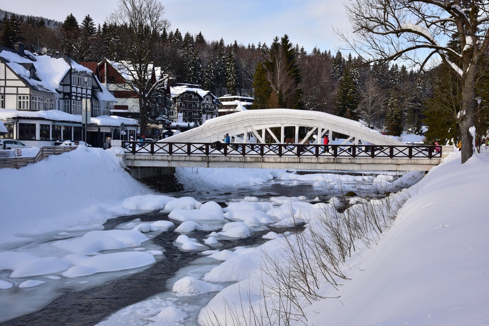 White,Bridge,In,pindler?v,Mlýn,,Part,Of,The,Pedestrian,Zone